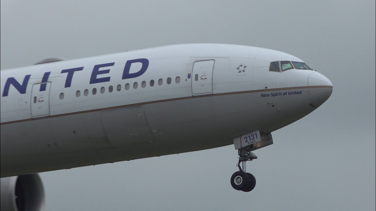 United Airlines Boeing 777-300ER N2331U Landing and Takeoff [NRT/RJAA]