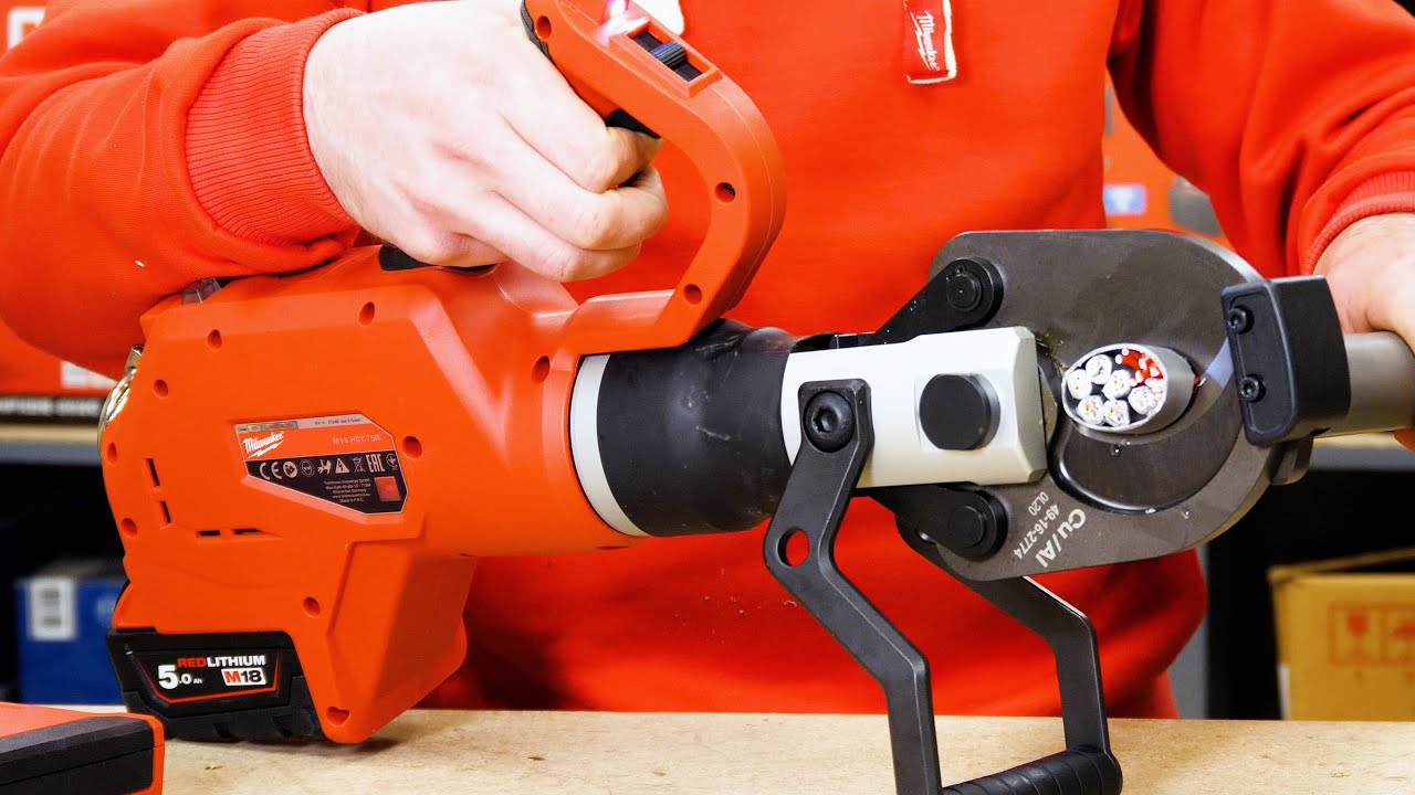 WOW!!! Tăietorul hidraulic pentru cabluri subterane Milwaukee M18 HCC75