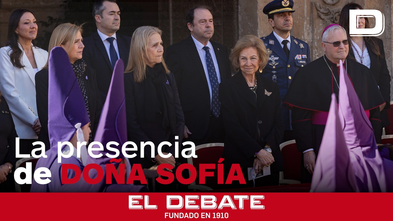 La Reina Sof&iacute;a y las Infantas asisten a la procesi&oacute;n de 'los Salzillos' en Murcia