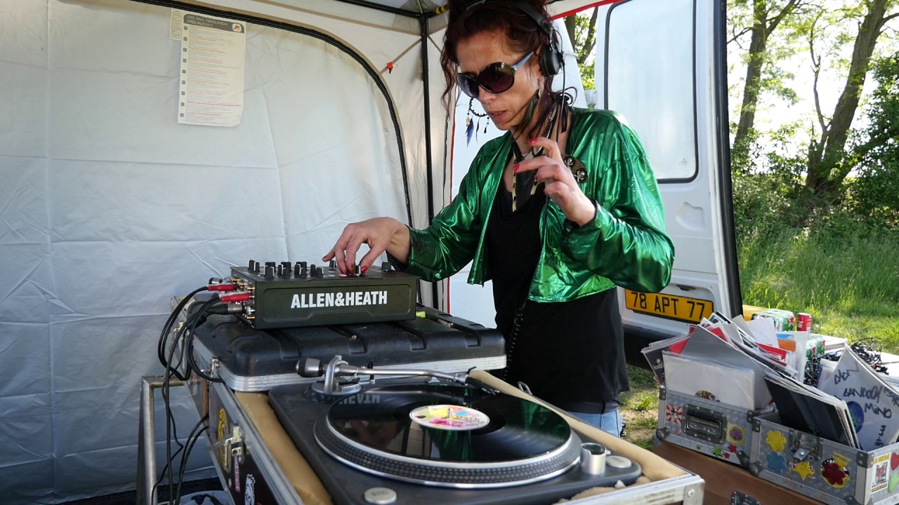 ANNE KGB / RAVE PARTY BY LES TÊTES BRÛLÉES / 10h00