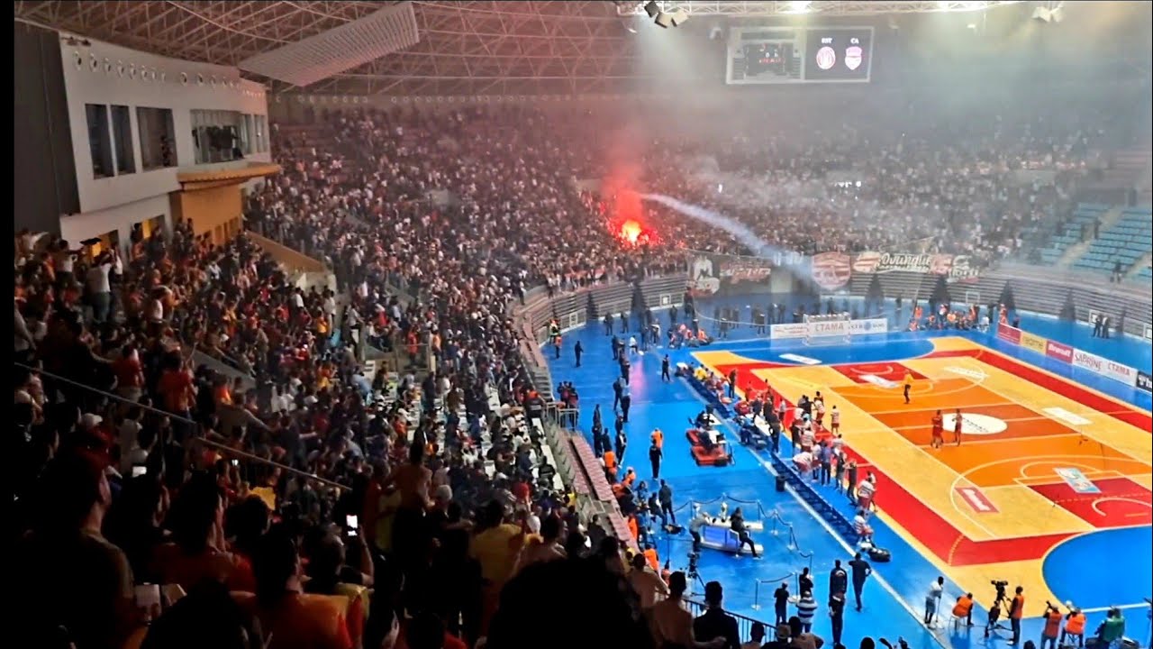 La Curva Sud attaque la curva nord 🚀🚀🚀