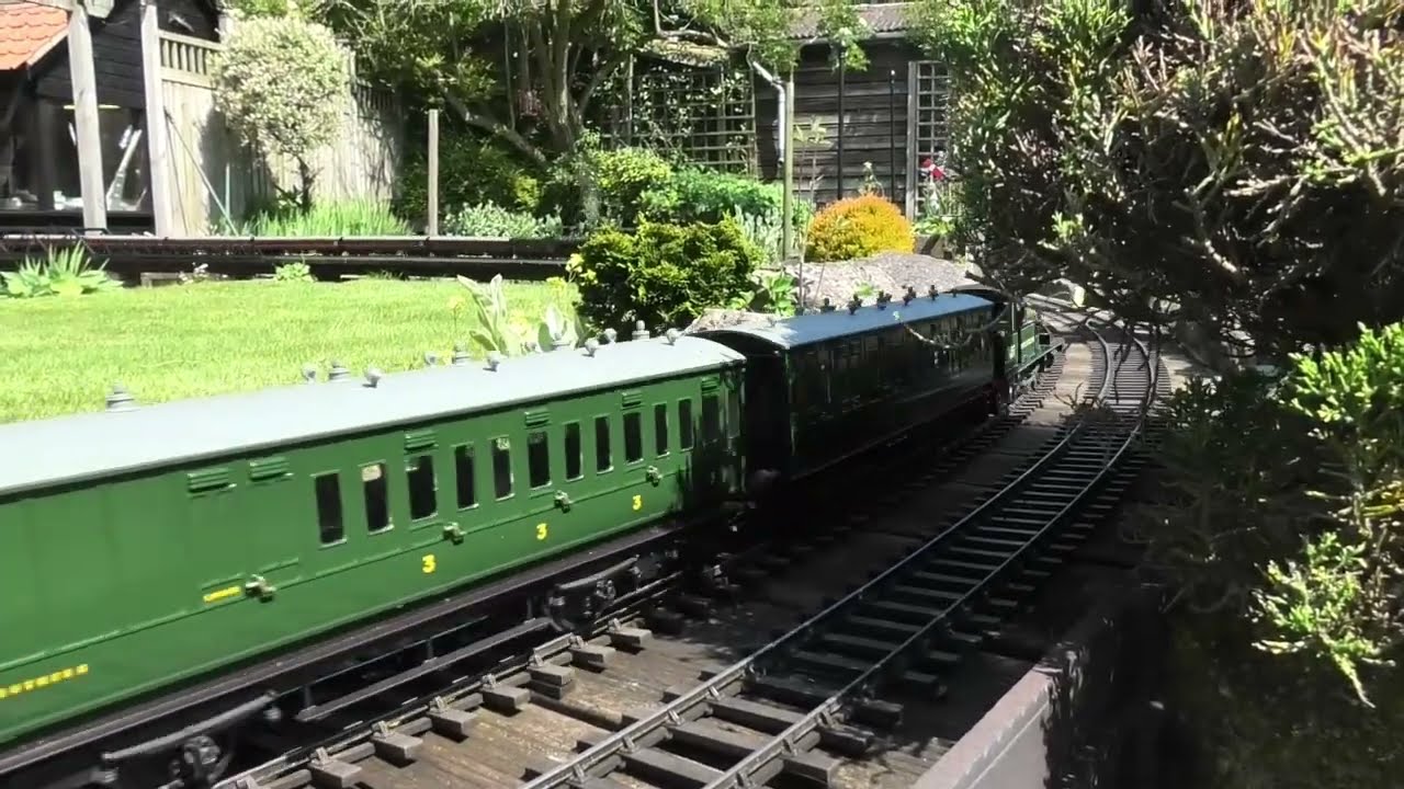 AN EXCELLENT TIME AT A MODEL GARDEN RAILWAY
