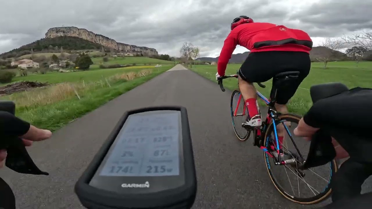 Mont&eacute;e plan de baix en v&eacute;lo route