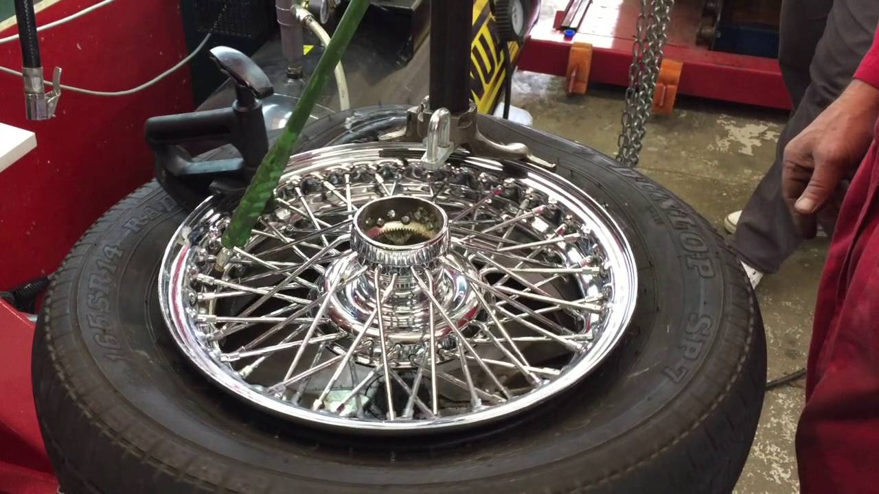 Roues &agrave; fils chrom&eacute;es sur MG B