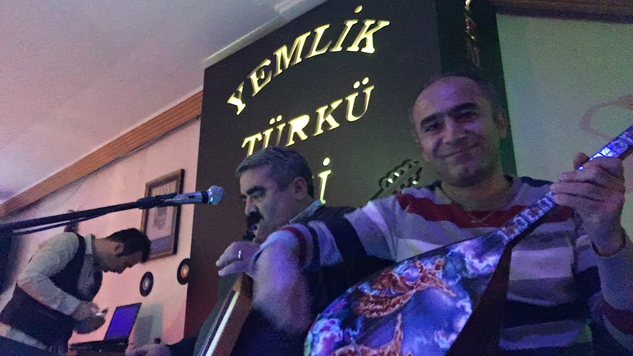 Kemençe ve bağlama türkü sahnesi Cengiz usta Barış Özcan