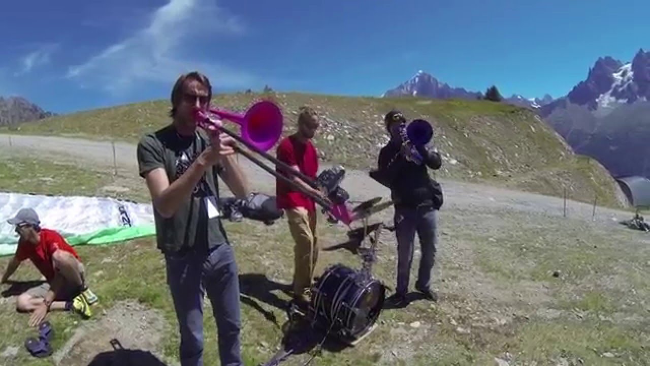Flying Drum'n'Bones : Take Five in the air !