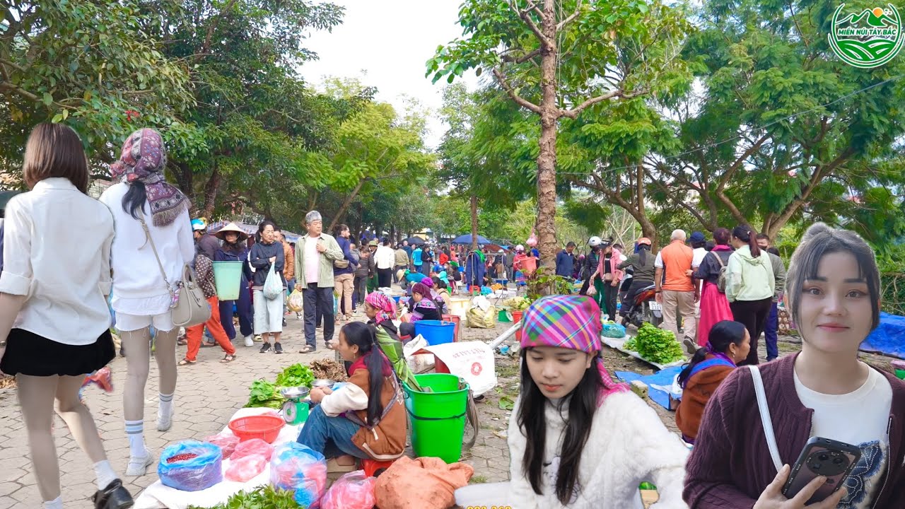 Bí Ẩn Chợ Phiên Bán Toàn Hàng Nóng - Miền núi tây bắc