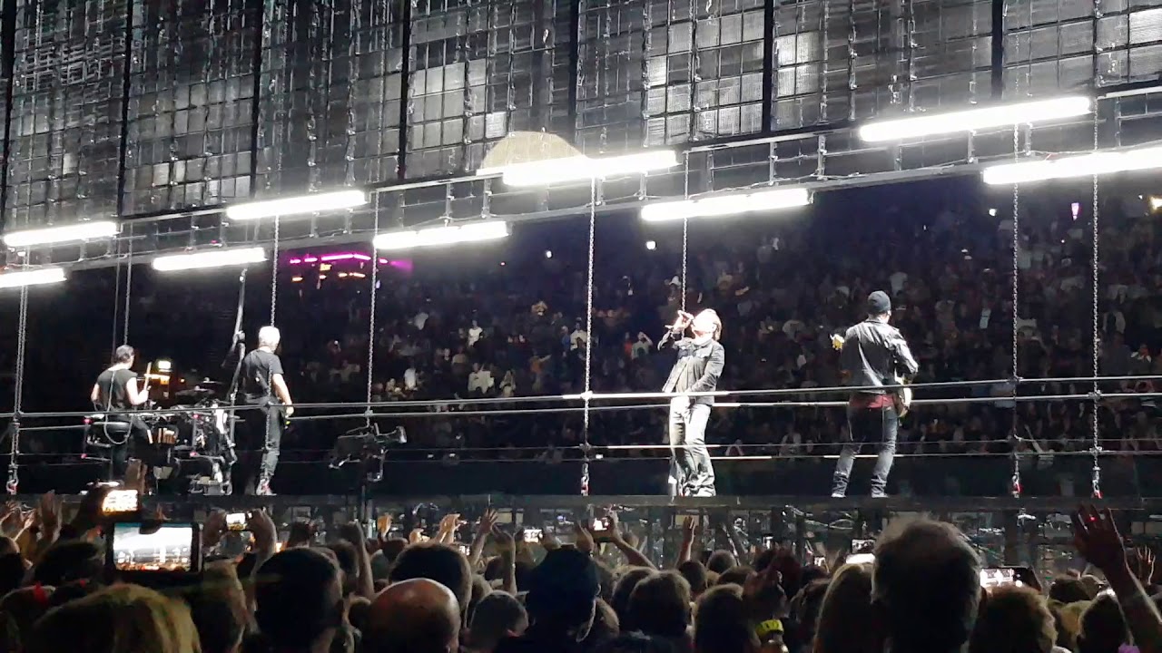Stay...(Faraway-so close!) - U2 eXPERIENCE & iNNOCENCE tour 2018 Ziggo Dome 07-10-18