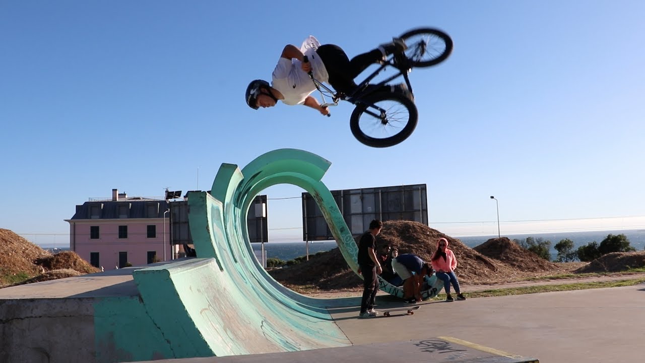 A VERY STRANGE SKATEPARK