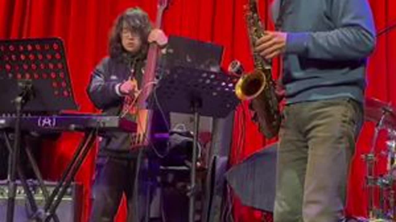 #爵士乐 #萨克斯 #乐队现场 #贝斯 #爱音乐爱生活