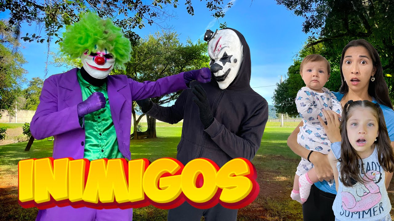 ★ CORINGA BRIGOU COM O PALHAÇO DO MAL PARA NOS PROTEGER ★
