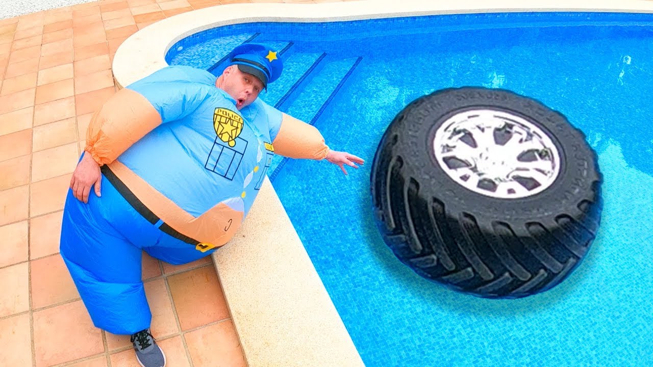 Fingir jogar Polícia - a roda caiu na piscina