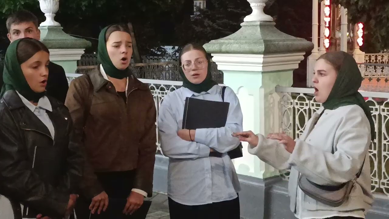 Лавра_9.09.25_Піснеспіви біля дзвіниці ☦️ Хор з Волині ♥️ _7