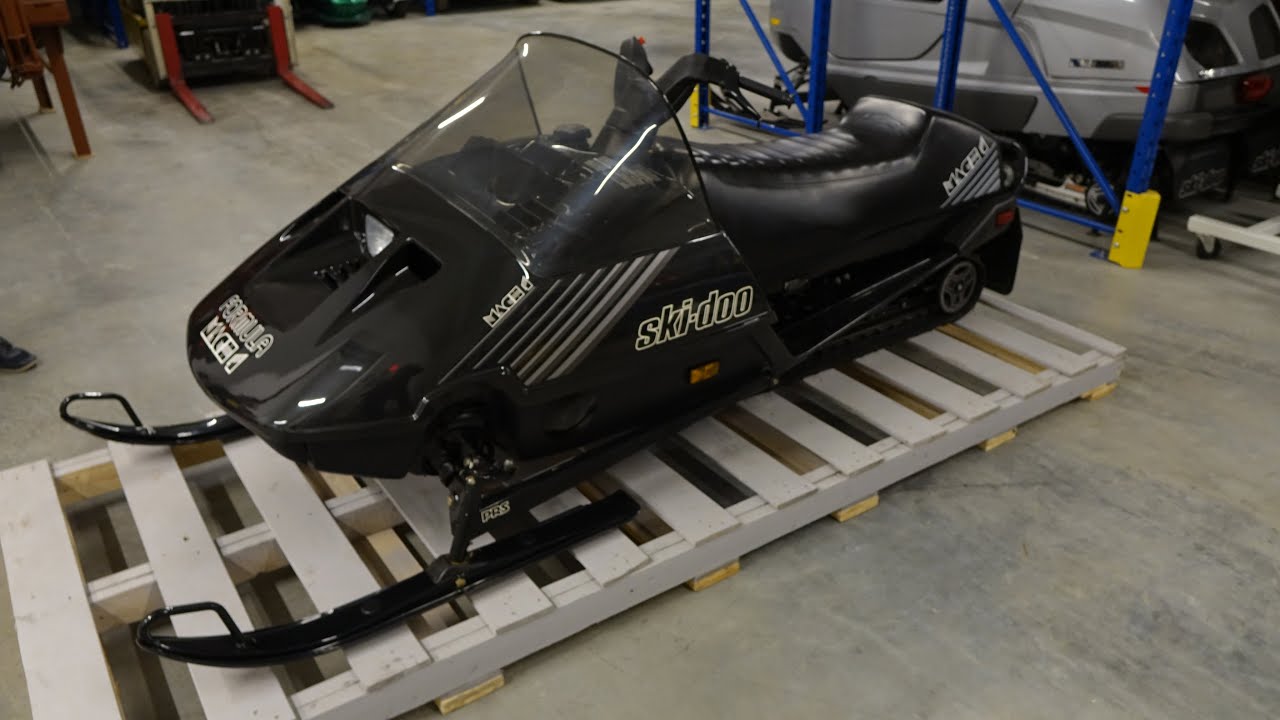 Ski-Doo Formula Mach 1 1989 - Présentation motoneige antique