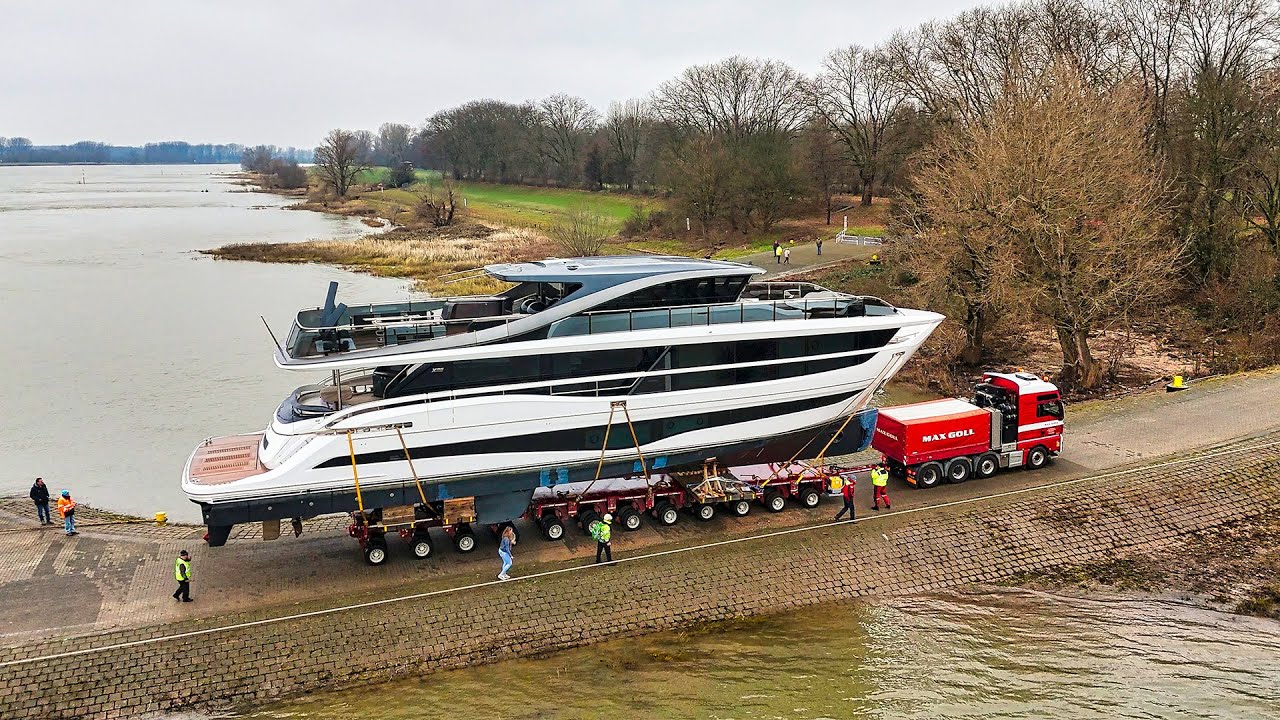 Risky Top-Heavy Transport? Heavy Haulage of $12 Million Yacht to the Exhibition Site | Boot 2024