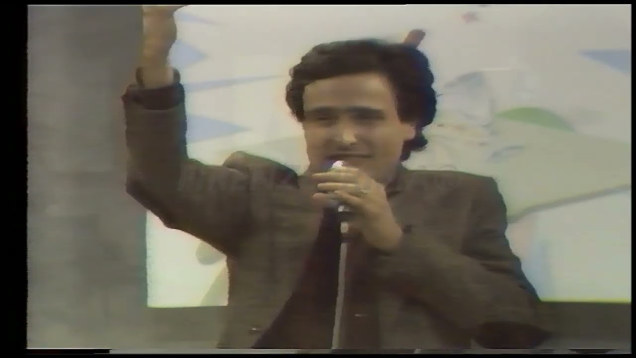 Gigi Sabani imita cantando: Tot&ograve;, Ornella Vanoni ed Adriano Celentano. Canale 48. Firenze. 1979
