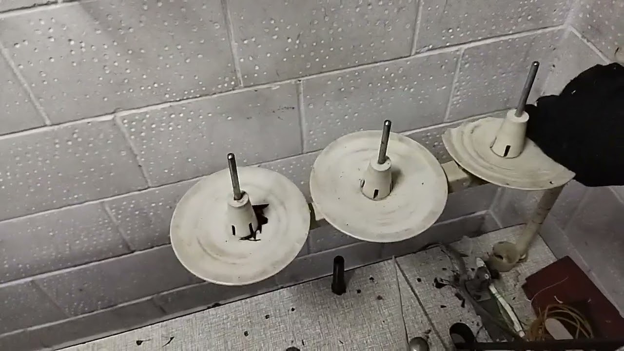 Cómo retirar el poste de máquina de coser, distancia de separación el gancho y la aguja,PARTE1