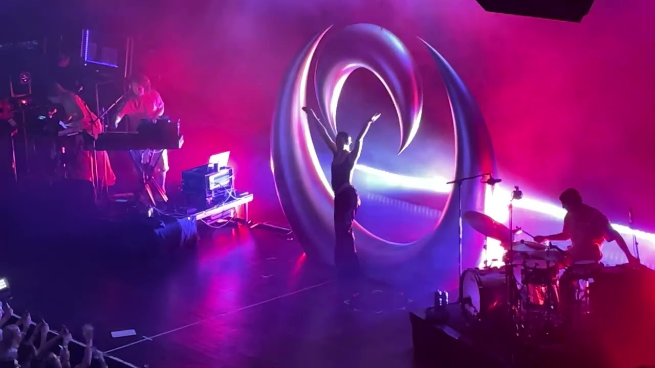 Maan - Believe (Cher cover), Tivoli/Vredenburg Utrecht, 11-10-2024