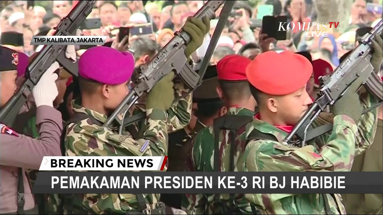Detik-Detik Jenazah BJ Habibie Dimakamkan