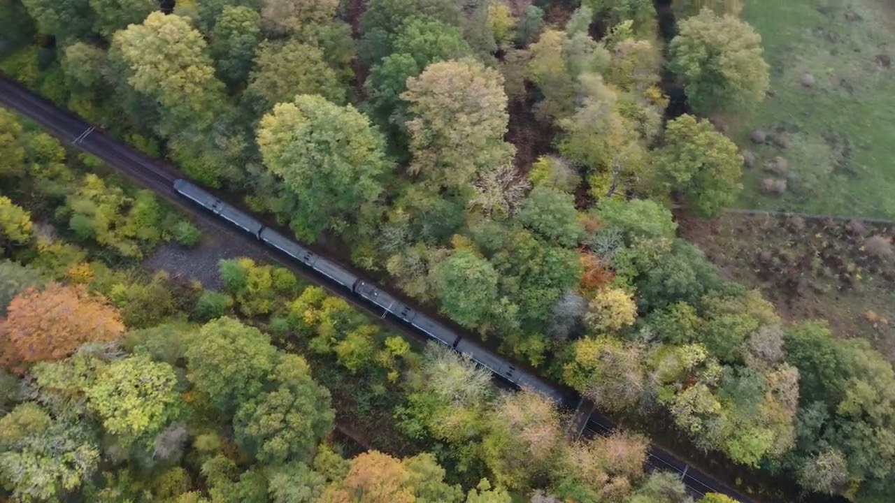 Train between Garston and Bricket Wood
