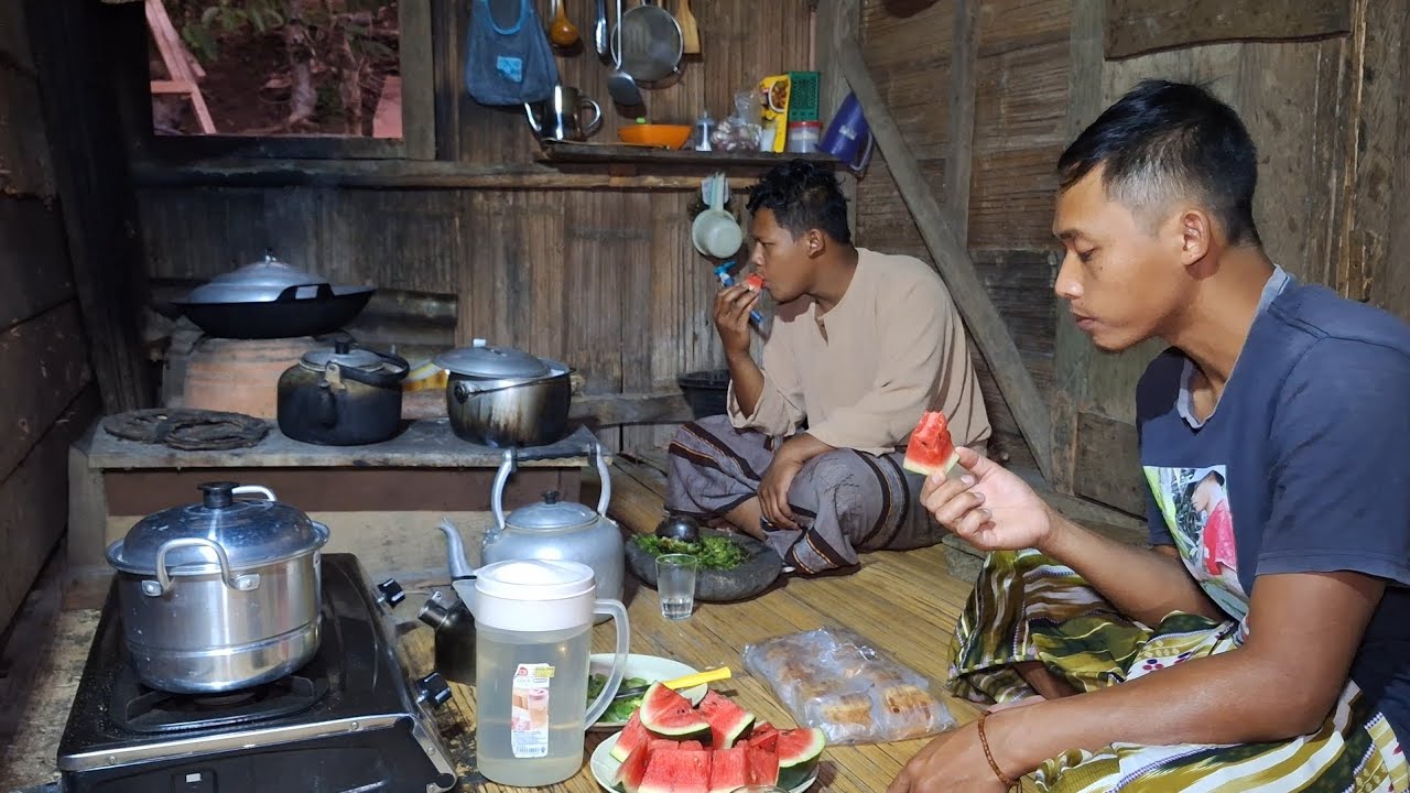 Buka Puasa Dikebun Dan Hari Ini, Berbagi Rezeki Melalui Pekerjaan
