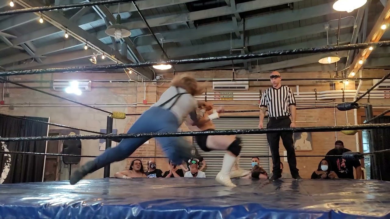 Merry Wrestlemas! Chico Suave vs Levi Everett at Freelance Underground Dirty Deeds