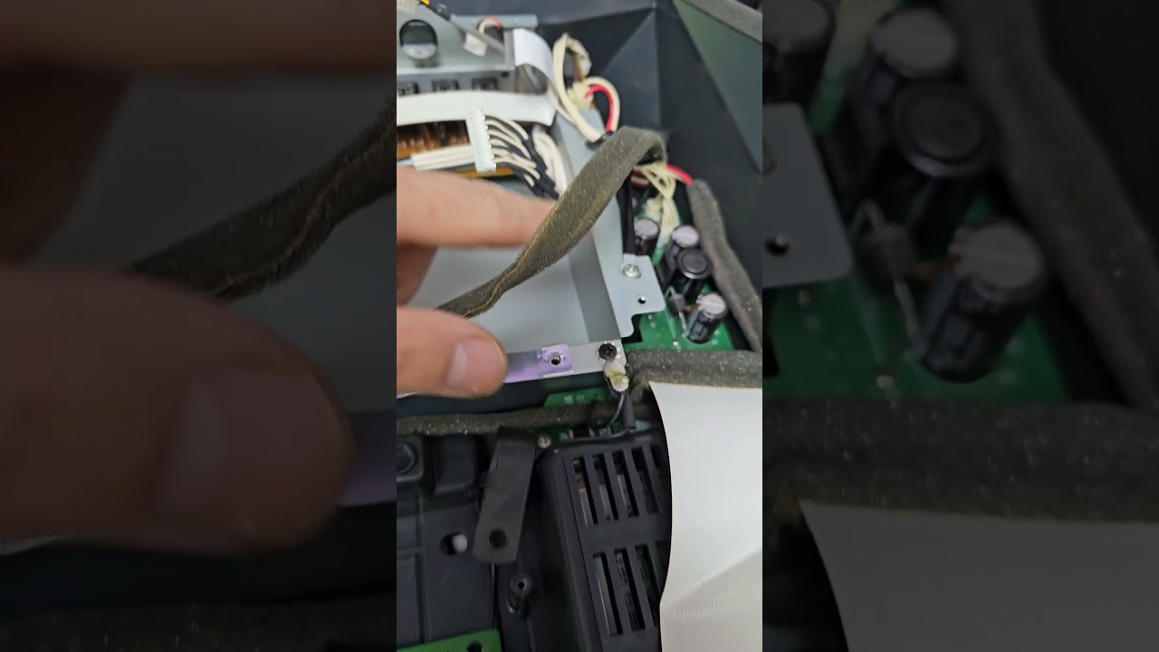 Japońska jakość, przemyślane rozwiązania i scalaki najwyższej jakości - Wnętrze Yamaha Tyros 2 :)