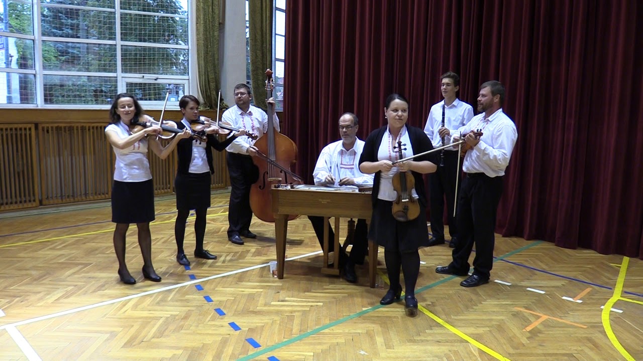 Cimbálová muzika Čardáš při Koštu vdolečků ve Vlčnově (2017)