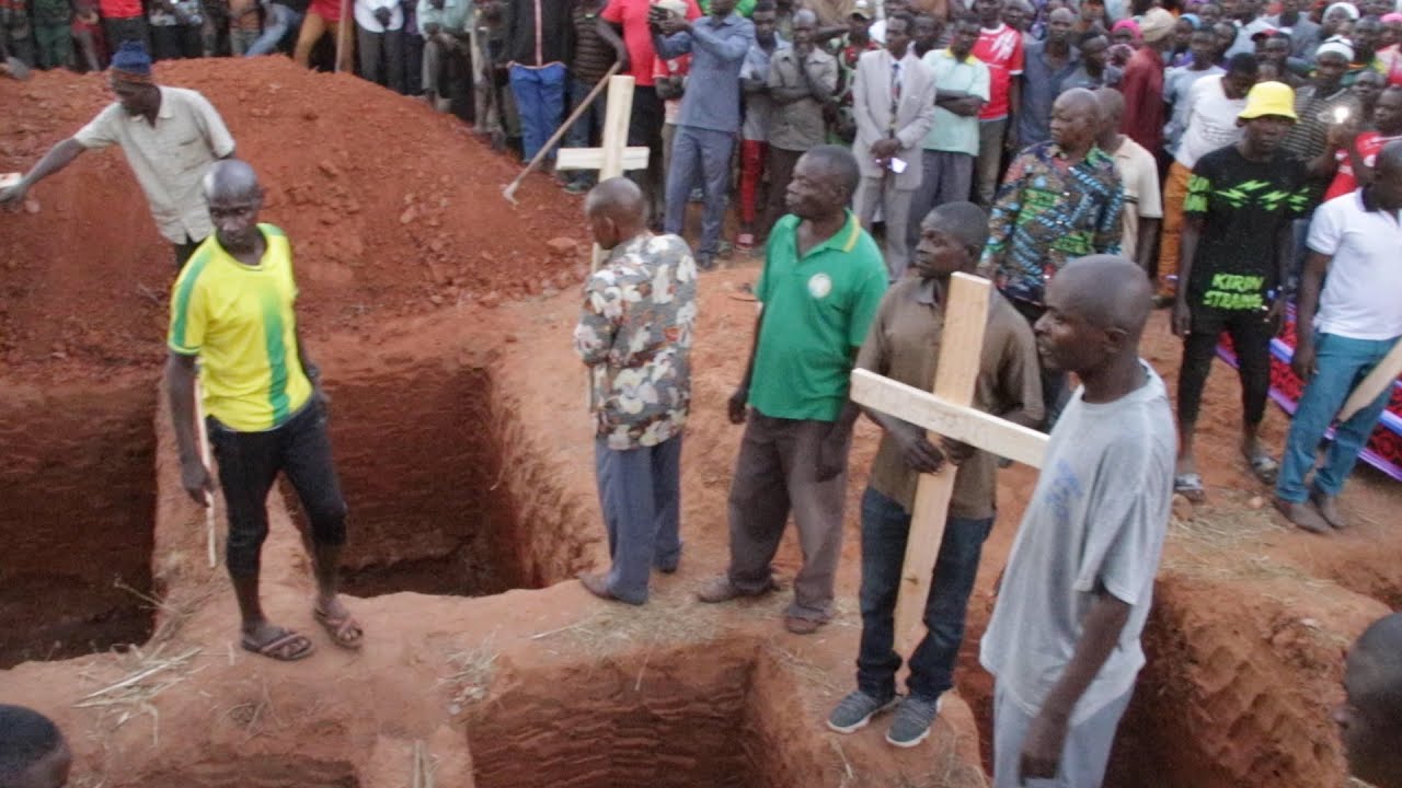 TAZAMA YALIVYOFANYIKA MAZISHI YA WATU SITA WA FAMILIA MOJA WALIOUWAWA KIGOMA