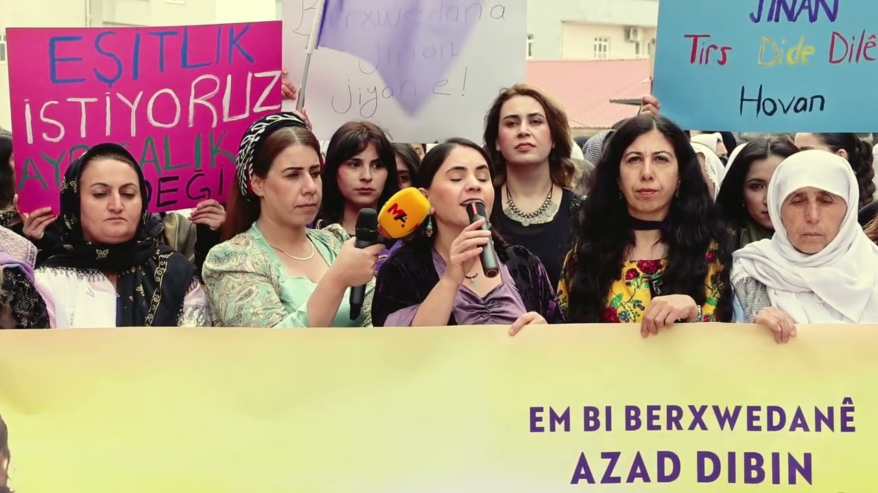 Bi pêşengtiya TJAyê li navenda Şirnexê di çarçoveya 8ê Adarê de bi jinan re civîn hate lidarxistin.