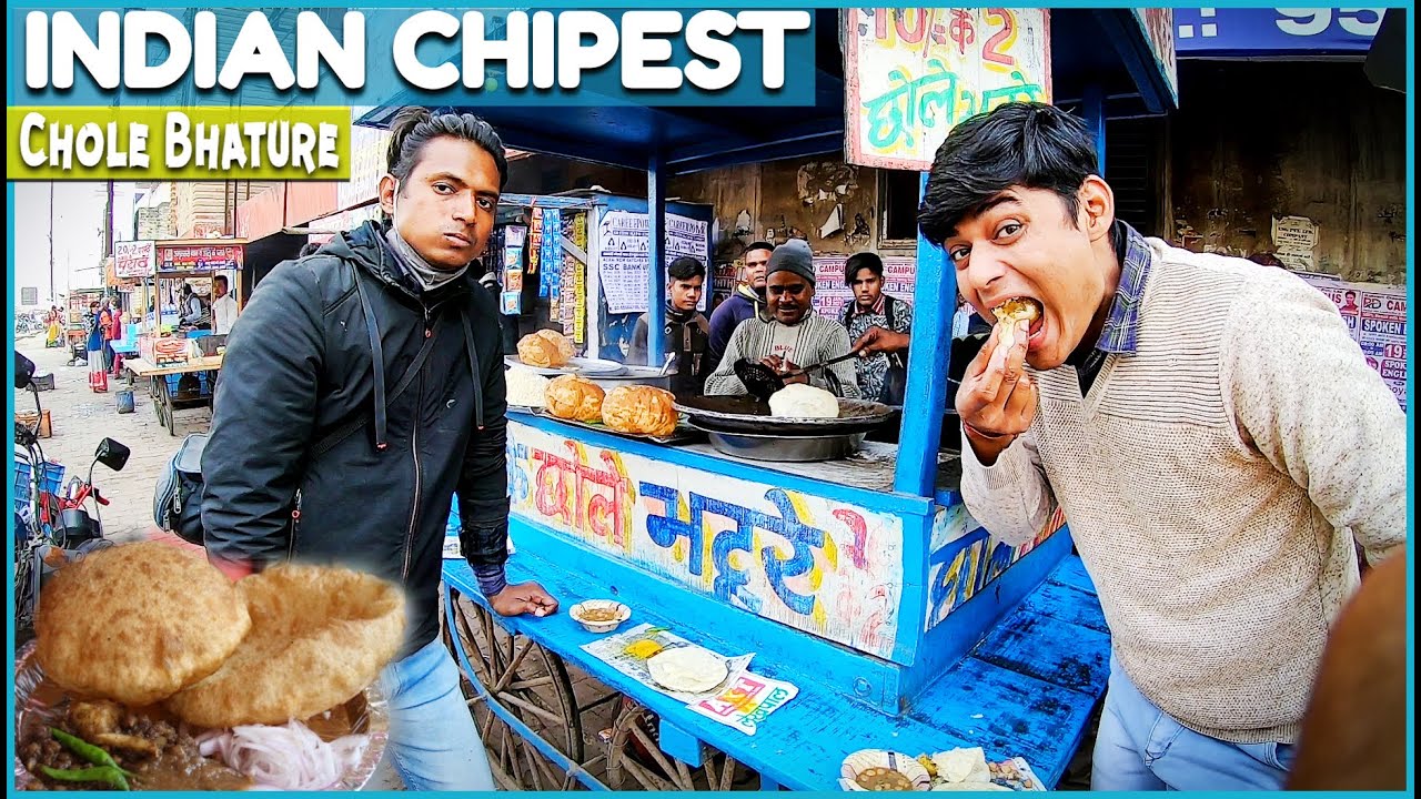Cheapest Street Food Eating Challenge ( Chole Bhature Only/- Rs 10 ) - Cheapest Food Eating In Agra