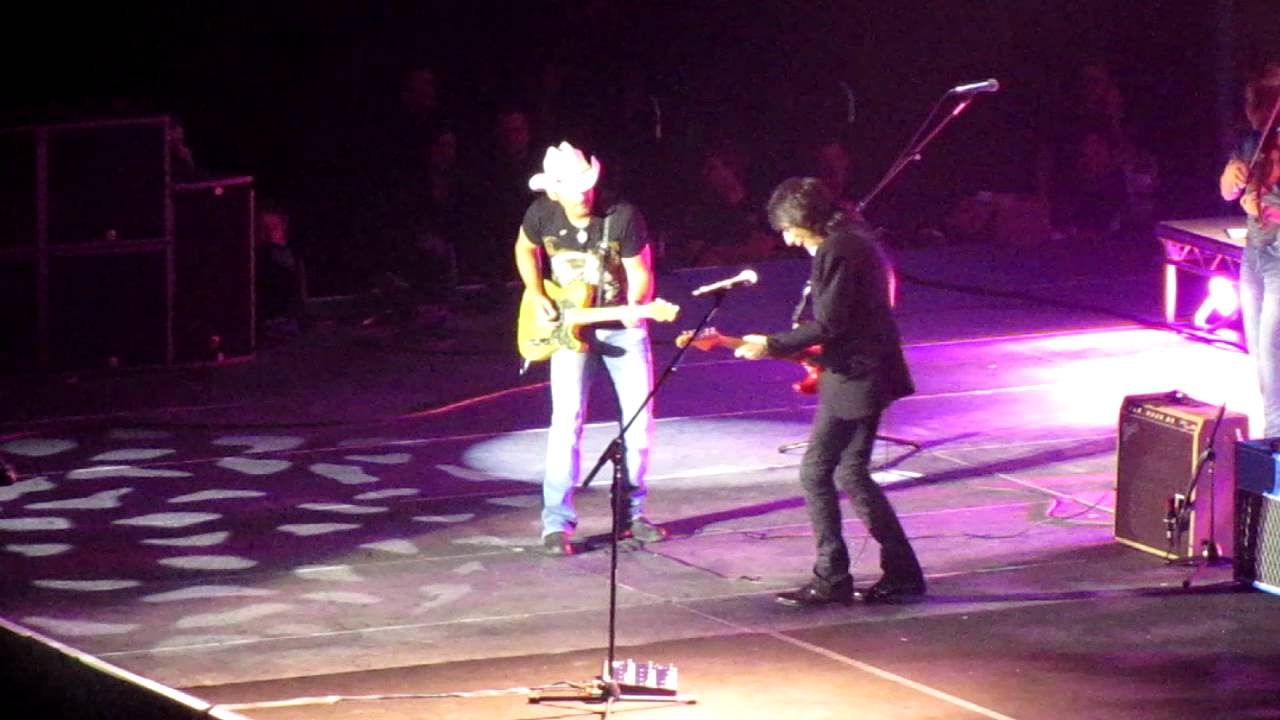 Brad Paisley/Ronnie Wood - Let the good times roll - O2 Arena - 17/8/11