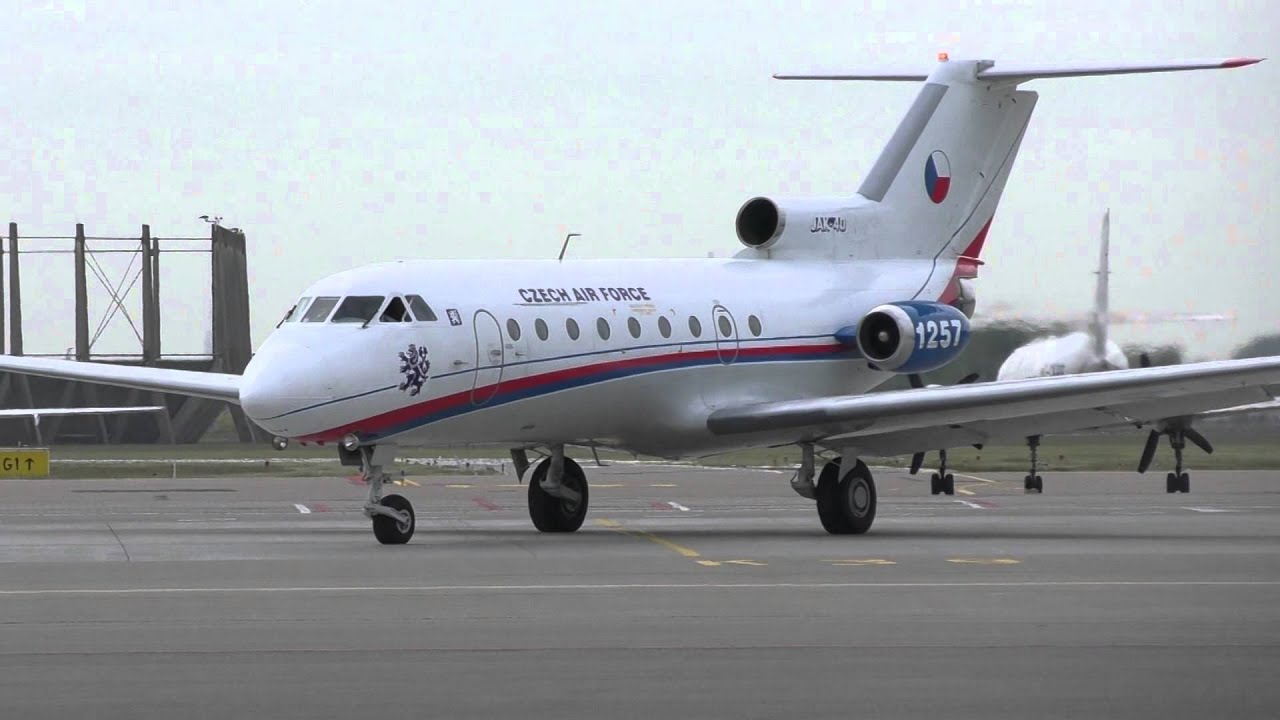 Czech Yak-40 22-5-15 schiphol