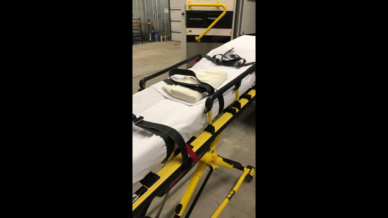 Как работают носилки в машине скорой помощи?