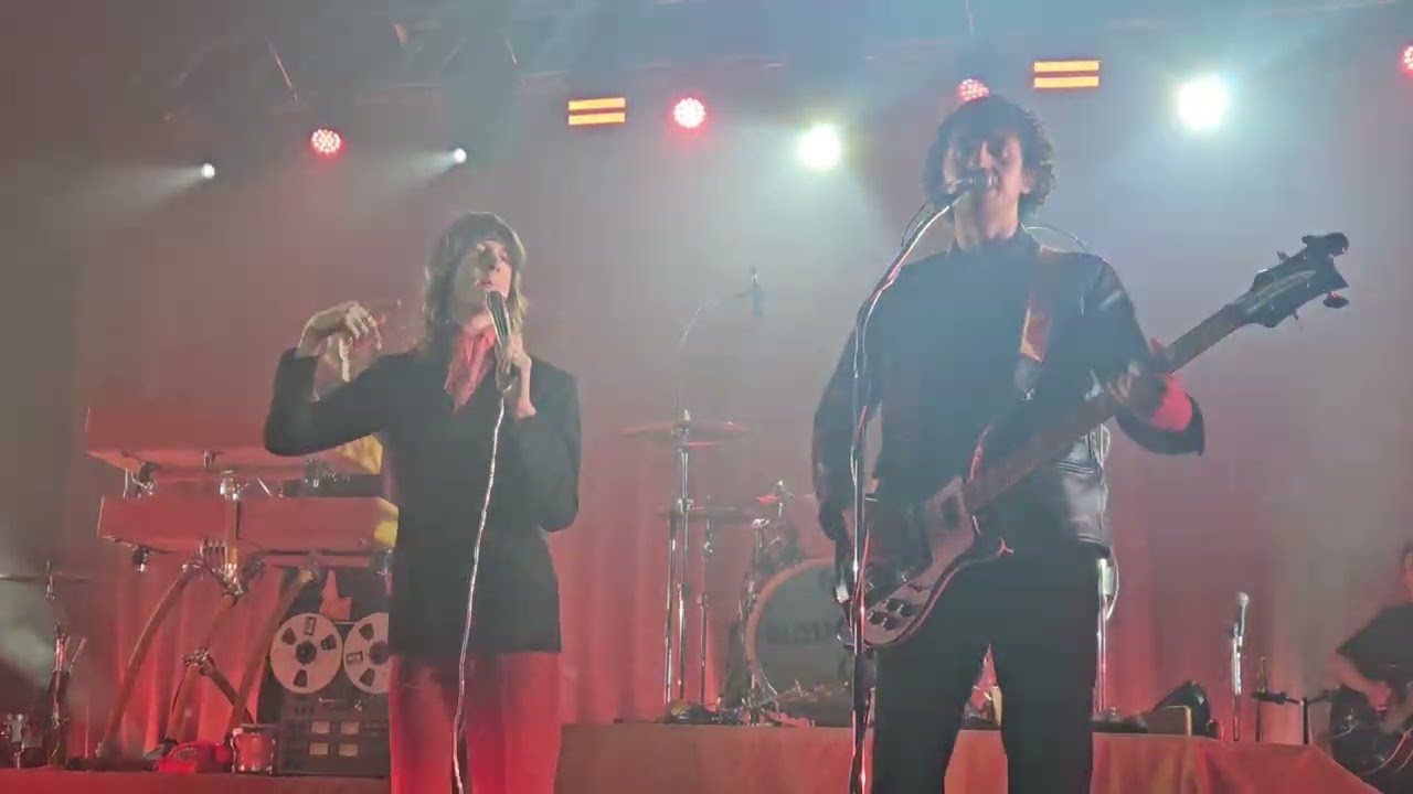 Blossoms - Your Girlfriend (Live) - Birmingham, UK