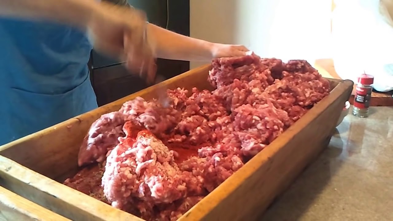 Chorizos Artesanales. Con las manos en la masa. Aprende con La Casona de Requijada.