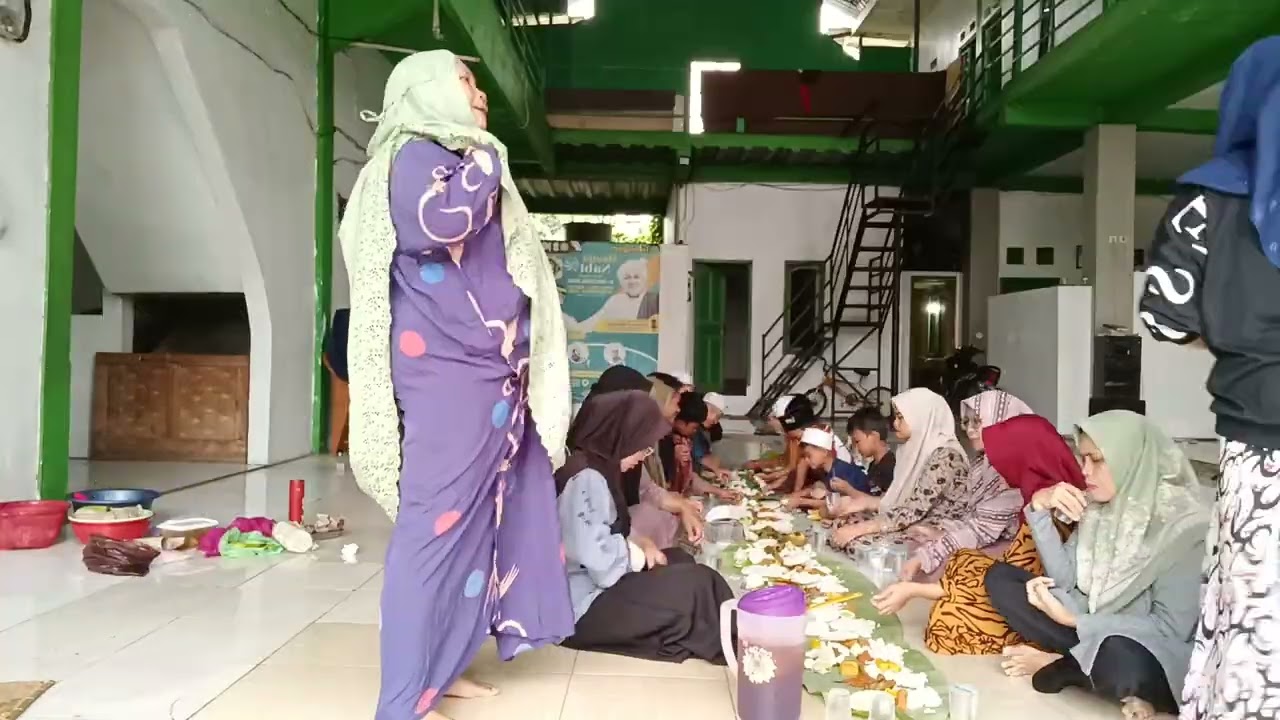 Ngaliwet day with para Hadroh ibu-ibu & para santri Roudhotul Inayah 