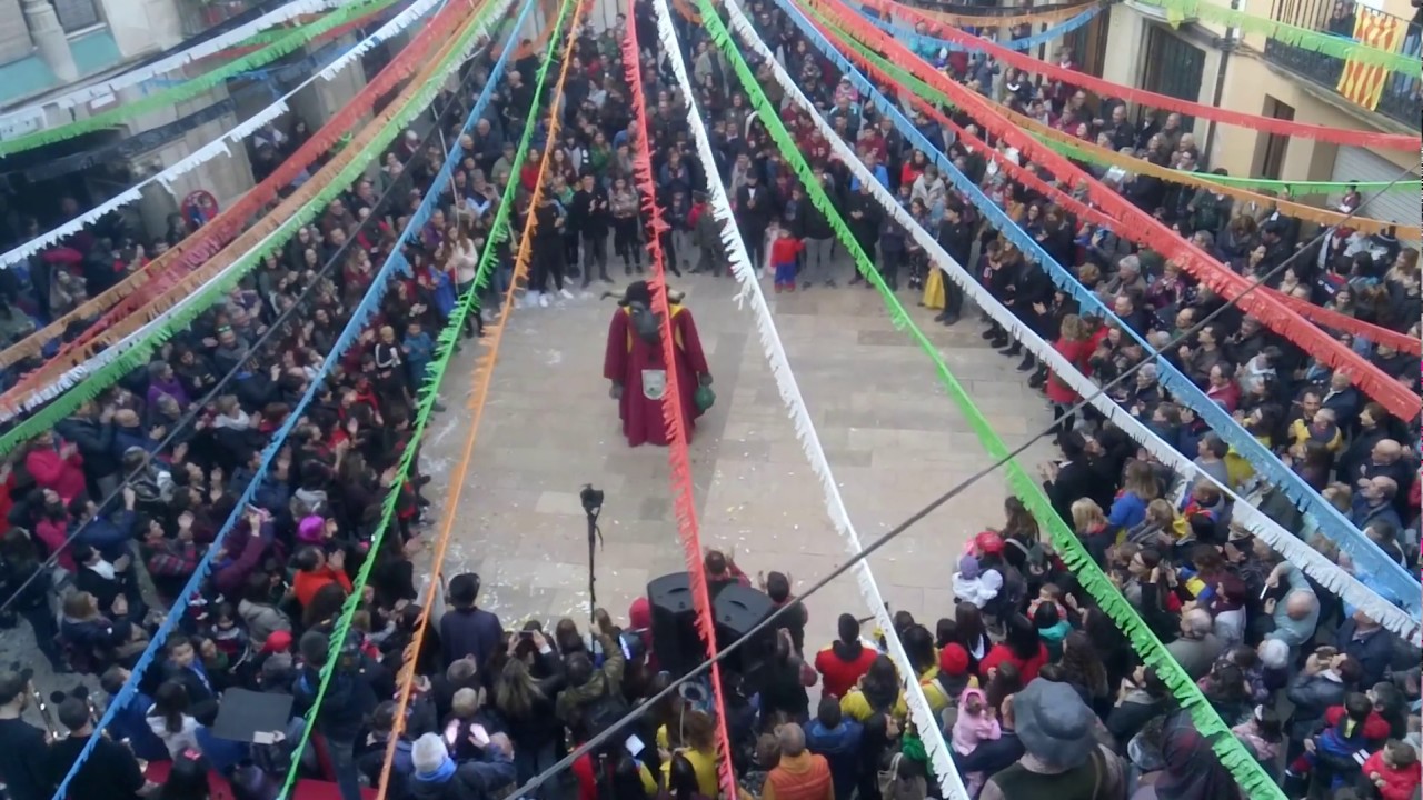 Tor&agrave; 2019. Festa del Brut i la Bruta. Ball del Toro a la pla&ccedil;a del Pati