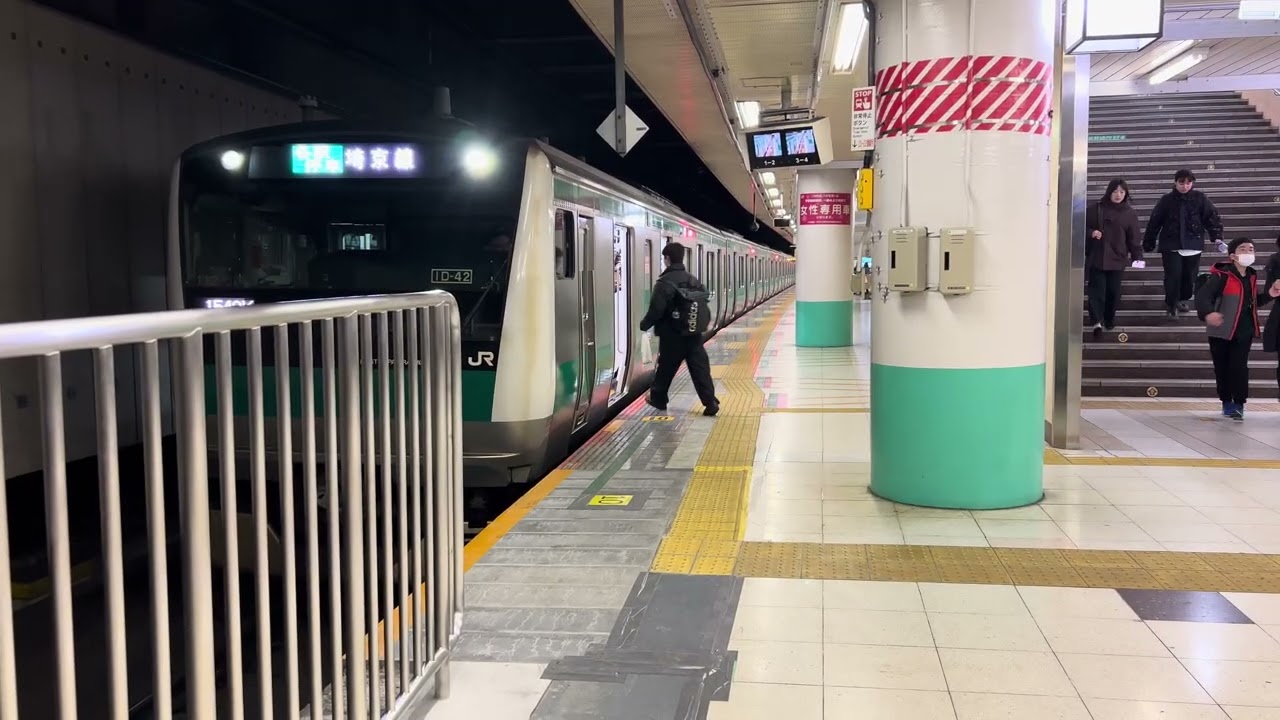 E233系7000番台112編成埼京線各駅停車新宿行きがJR大宮駅22番線を発車するシーン 2026.2.11