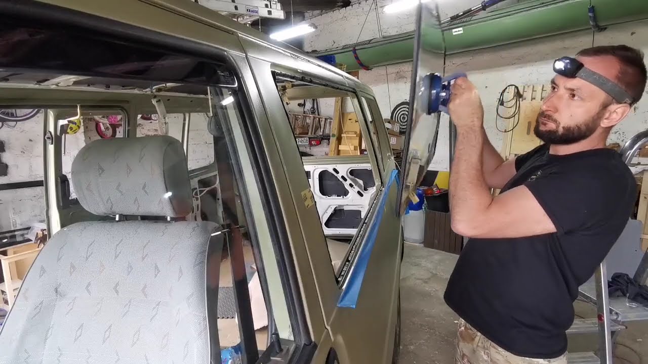 Lamatravel - Vanlife VW T4 - Wklejanie szyb - Jak to zrobić ?