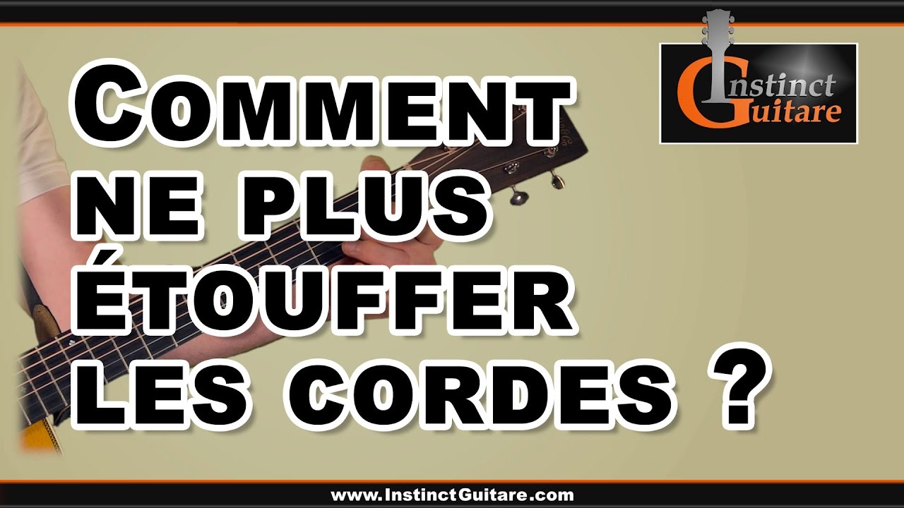Comment ne plus étouffer les cordes en jouant des accords à la guitare ?
