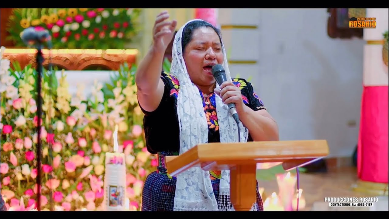 Solista Católica Juana Julia Velásquez