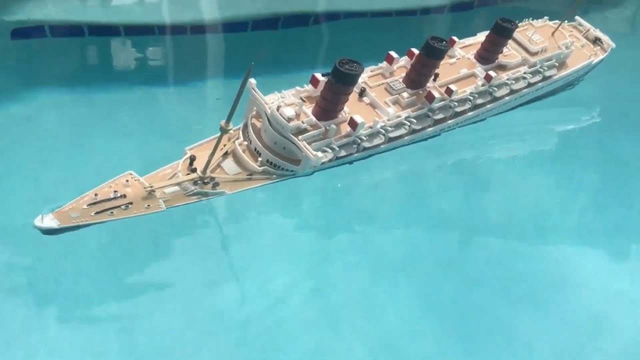 RMS Queen Mary SINKS - Revell 1/568 Sinking Model QUEEN MARY Sinking Model, FICTIONAL SINKING (V3)