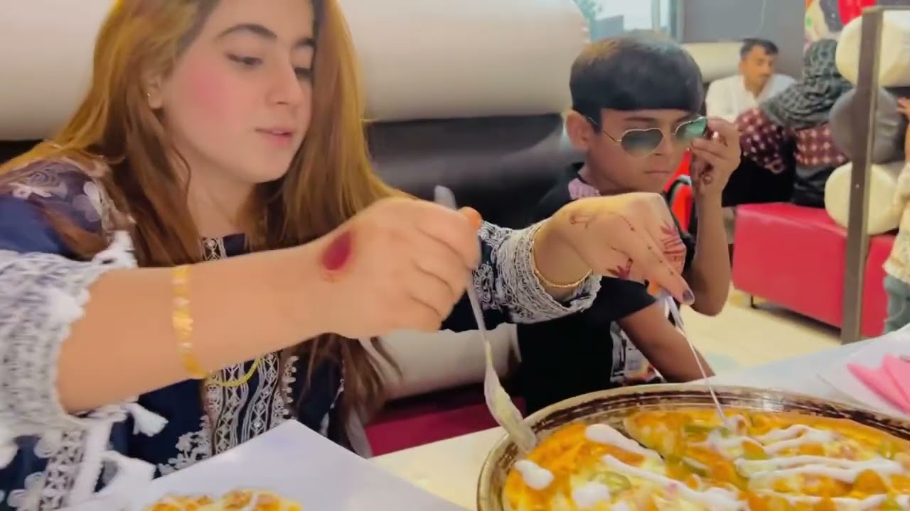 Pizza Kis Kis ko passand hey #vlogs #hoorjunejo