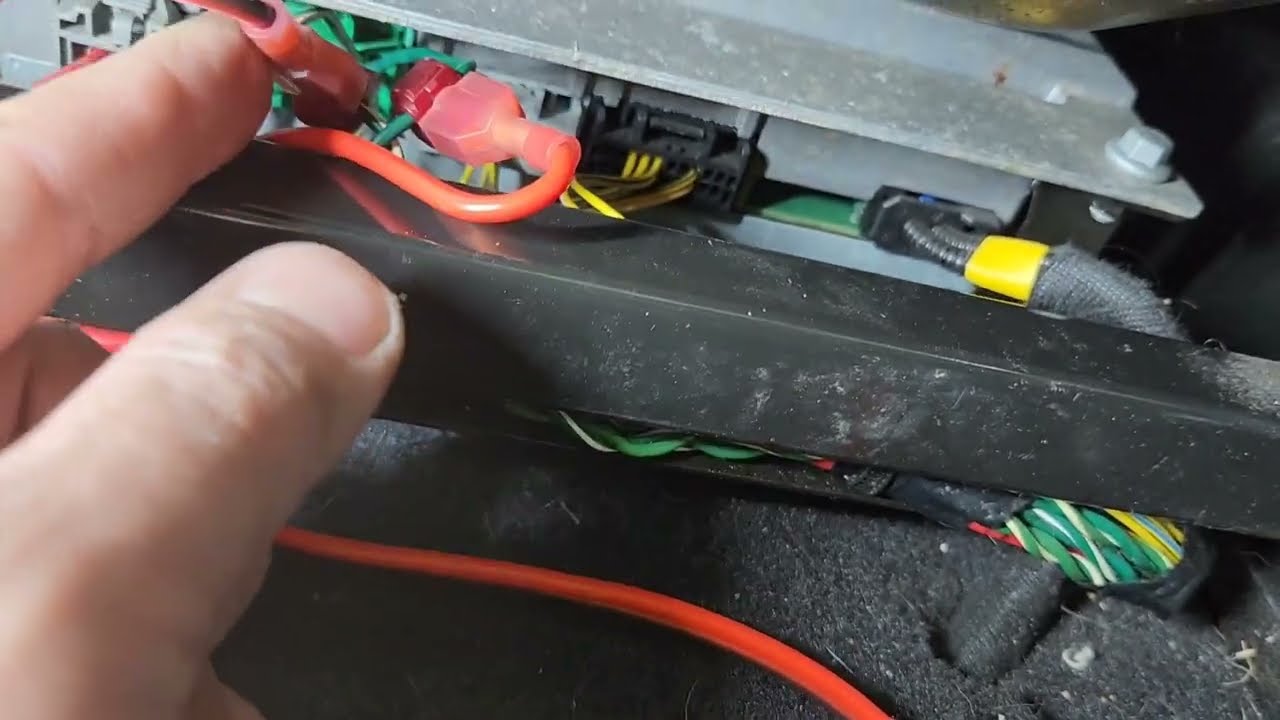 Land Rover Sport Amplifier installation