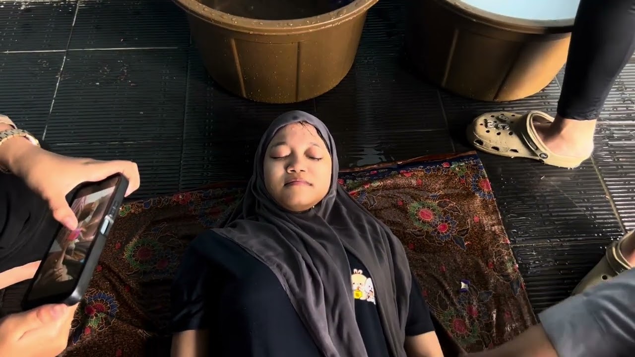 PRAKTIK MEMANDIKAN JENAZA DAN MENGKAFANI JENAZA  KELOMPOK 3 X11 P1.D