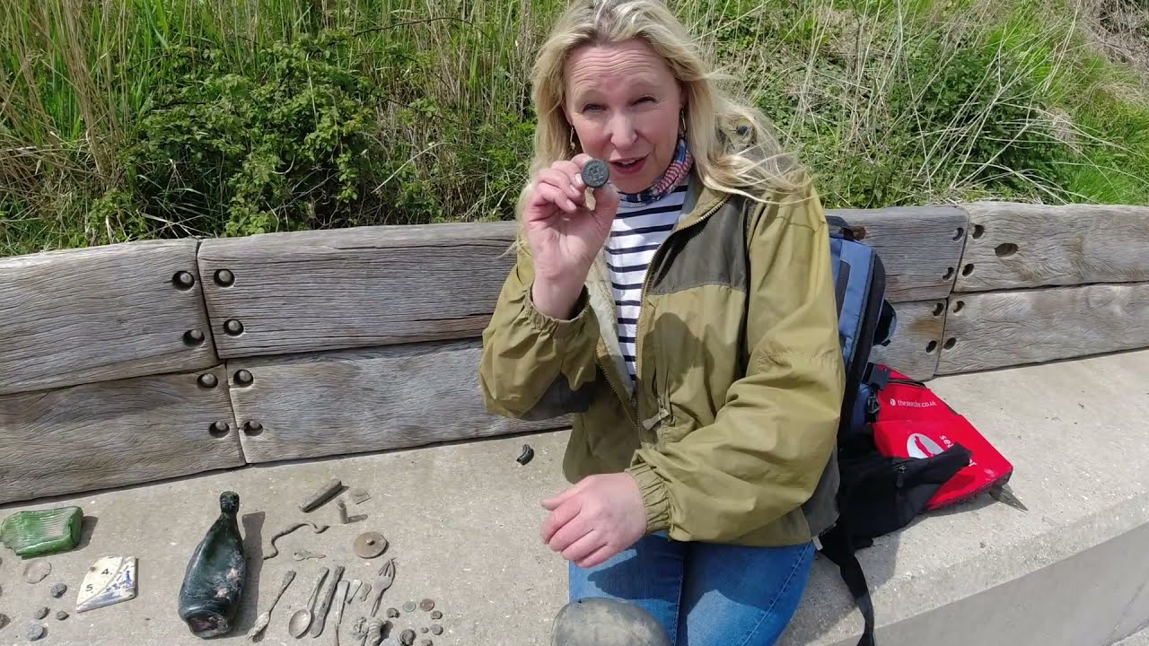 Mudlarking The Beachside Dumpsite With @nicolawhitemudlark
