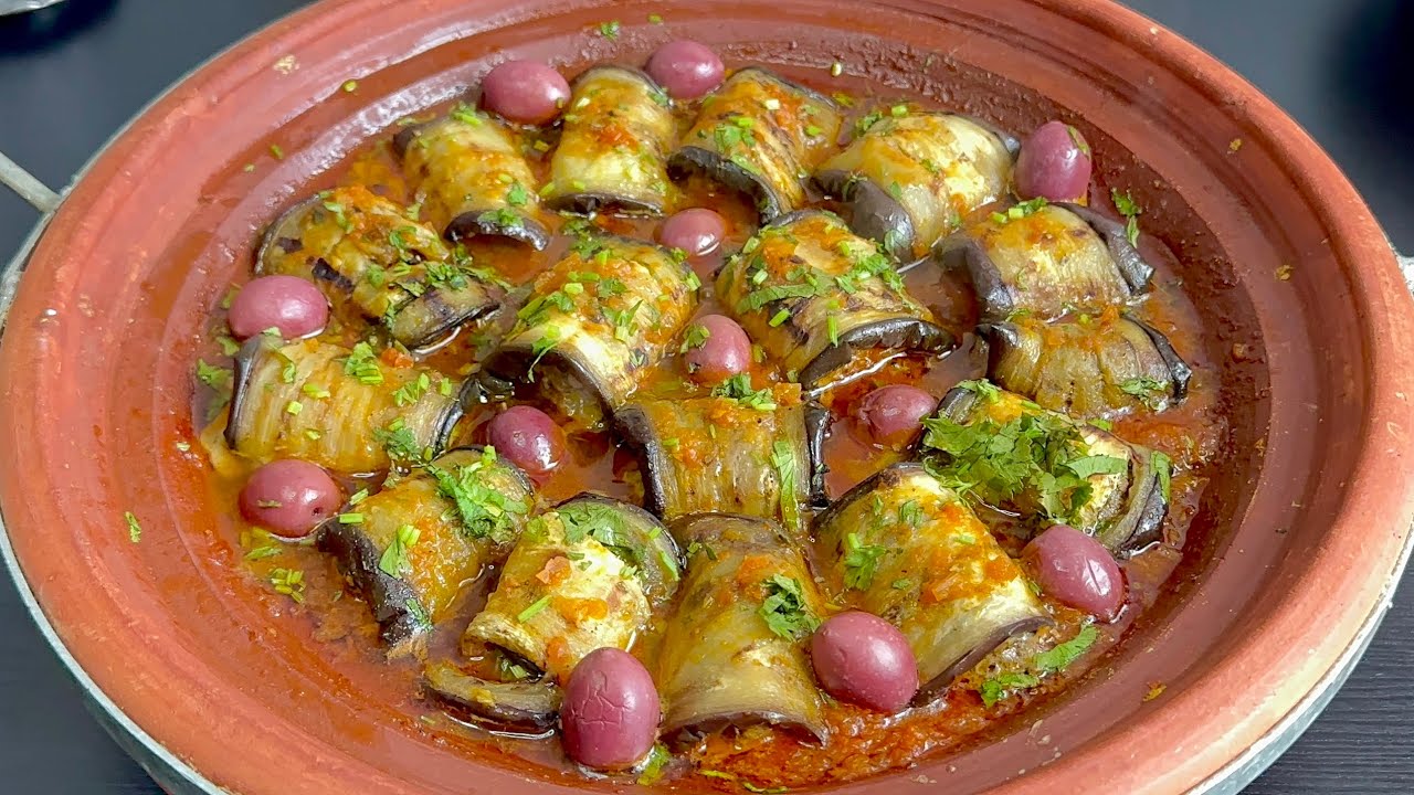 Вкуснейшие рулетики из баклажанов с фаршем и томатным соусом! Невероятно хорошо!