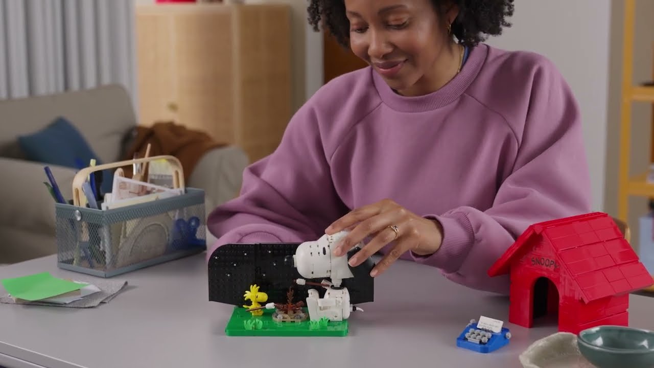 LEGO Ideas Peanuts: Snoopy's Doghouse Construction Set 21368