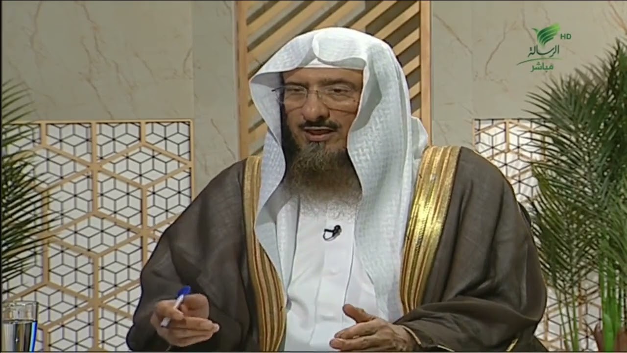 أثناء الصلاة يخرج من جوفها بقايا طعام.. هل يجوز أن تأكله؟ -الشيخ سليمان الماجد #يستفتونك